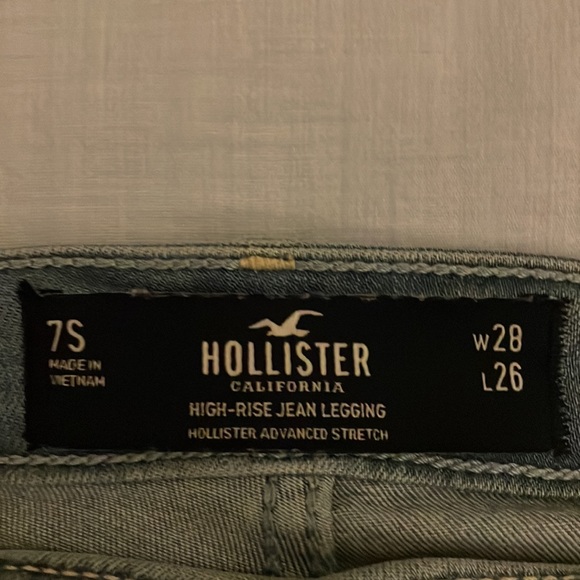 Hollister Light Wash Jeans - Picture 2 of 3